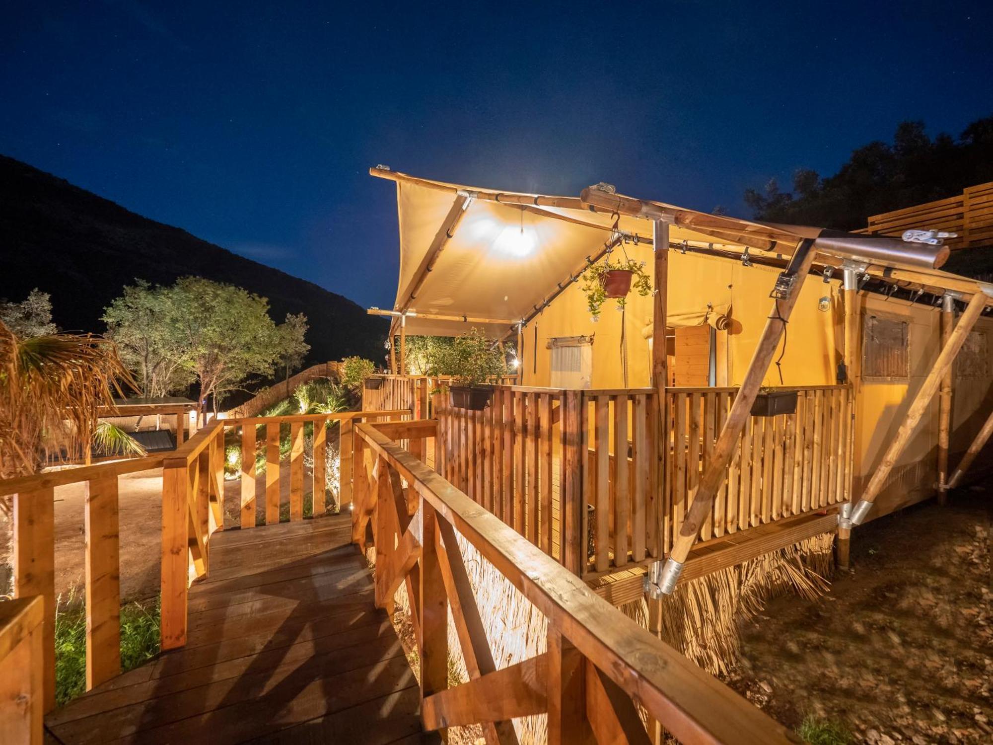 فندق Sea Glamping كوتور المظهر الخارجي الصورة