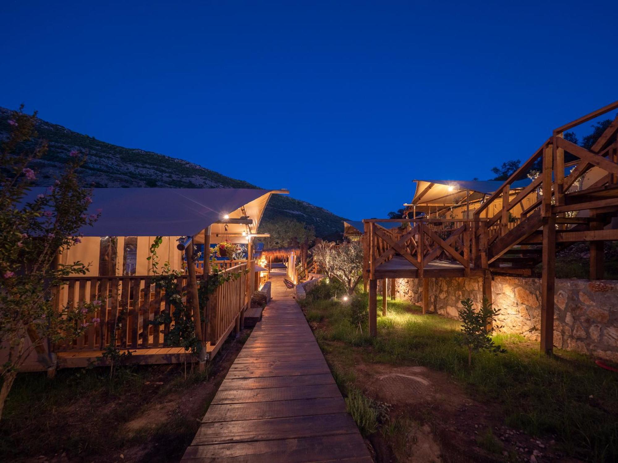 فندق Sea Glamping كوتور المظهر الخارجي الصورة